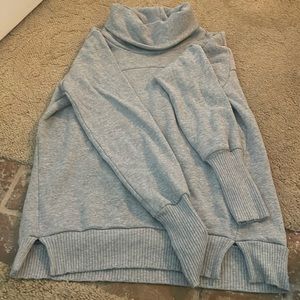 Alo yoga sweater